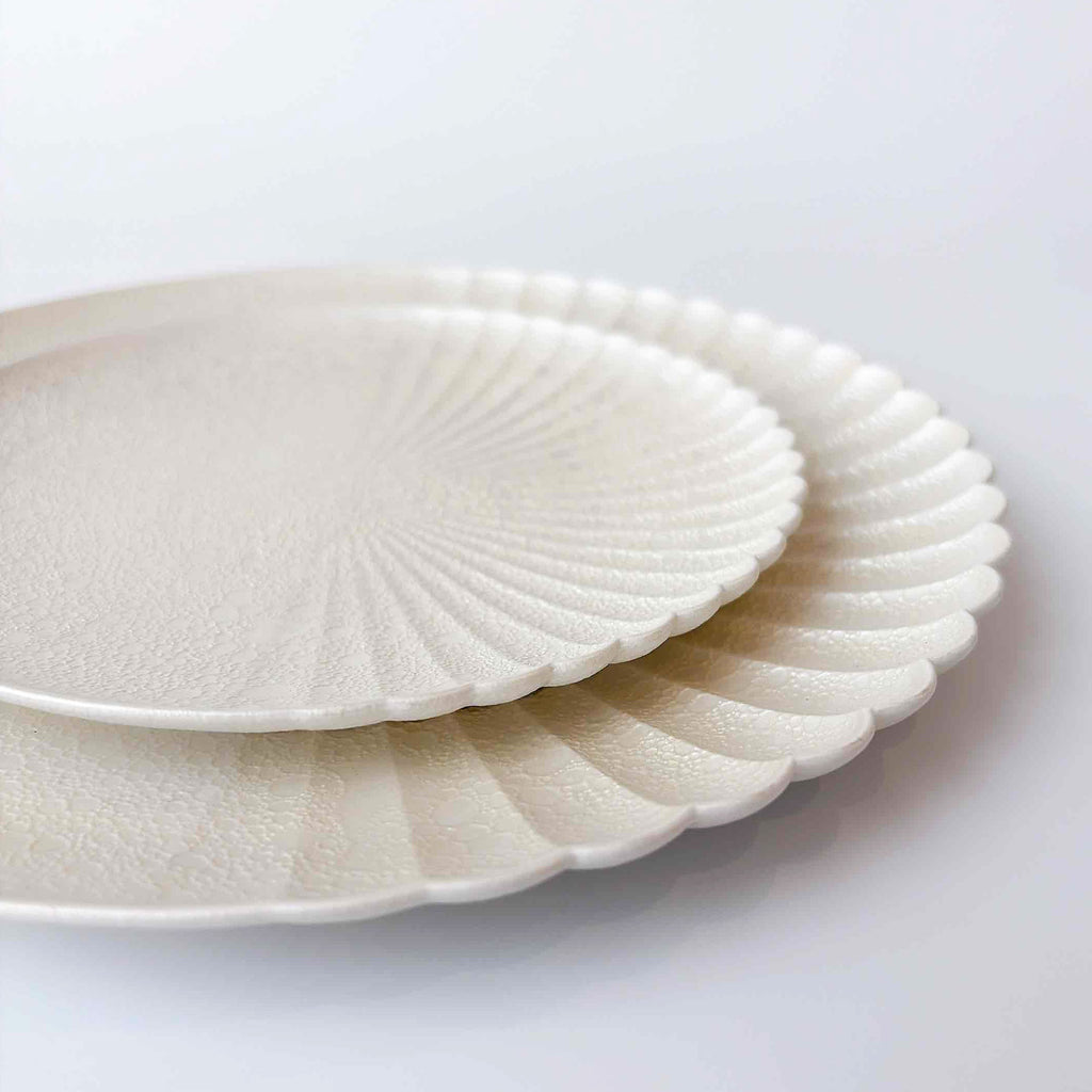 有田焼 | 白泡化粧 片菊彫 プレート 23cm/9.05inch 日本製