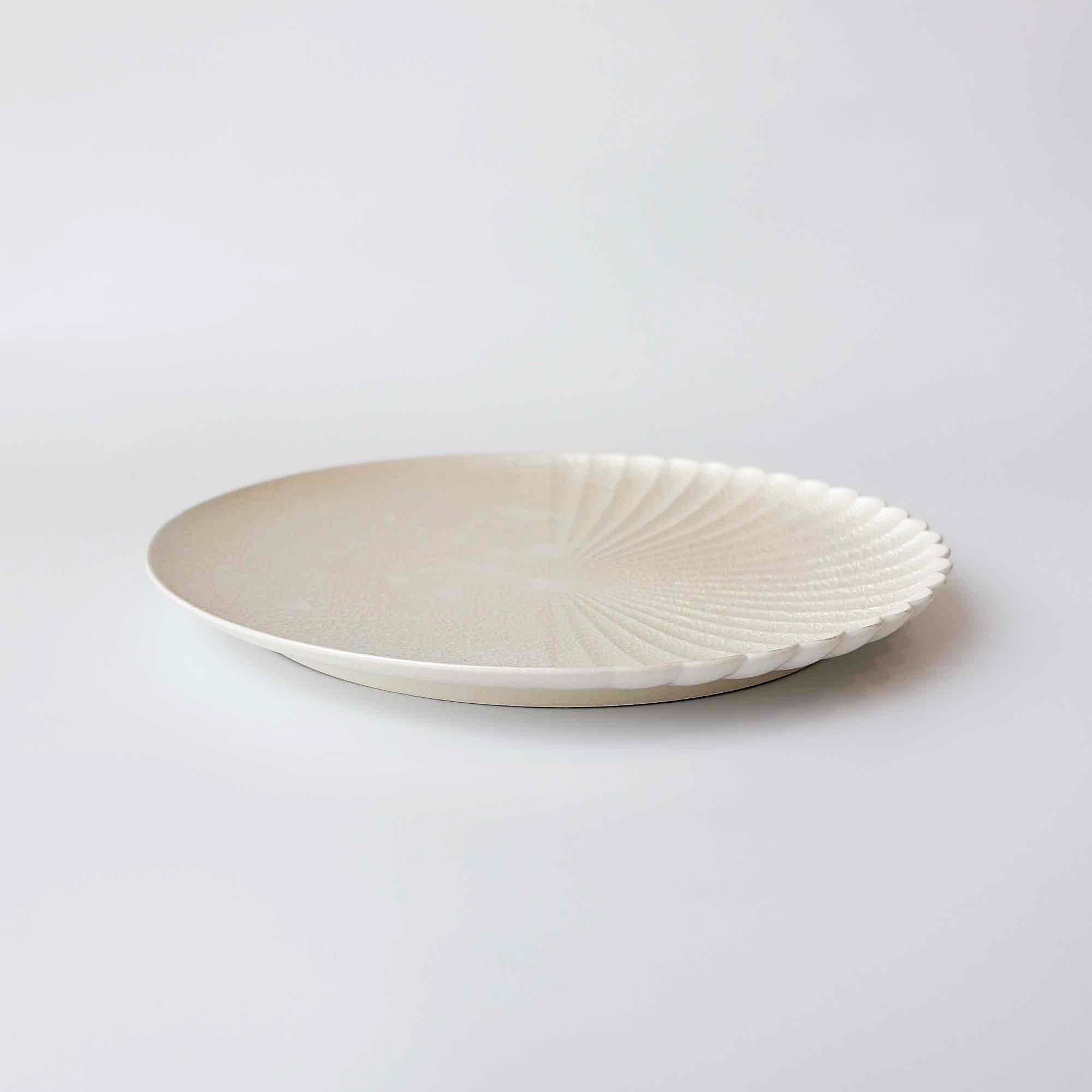 有田焼 | 白泡化粧 片菊彫 プレート 23cm/9.05inch 日本製